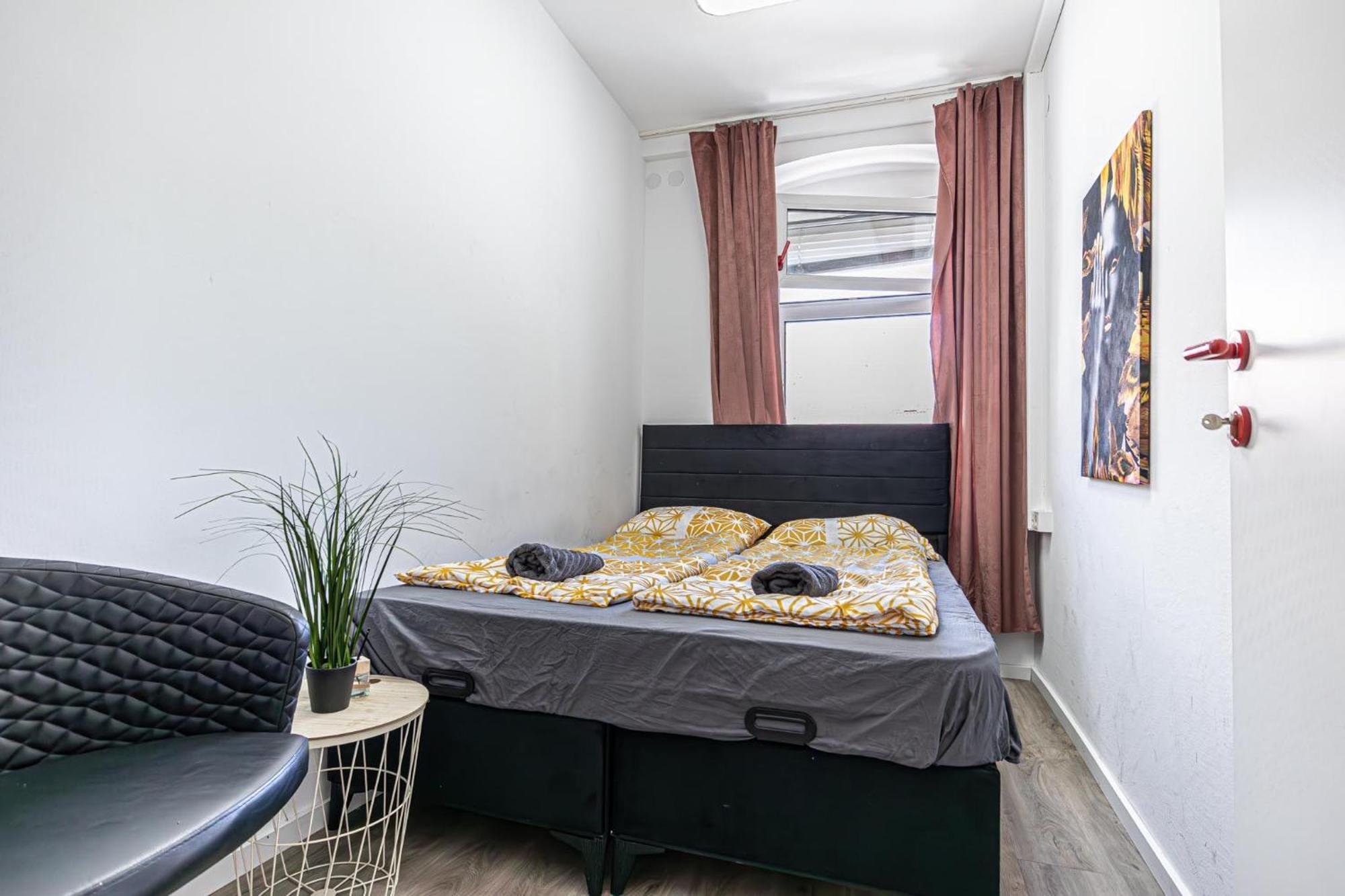 Near Schoenbrunn - Economy Rooms In Shared Apartment At Meidling Train Station Vienna Exterior photo